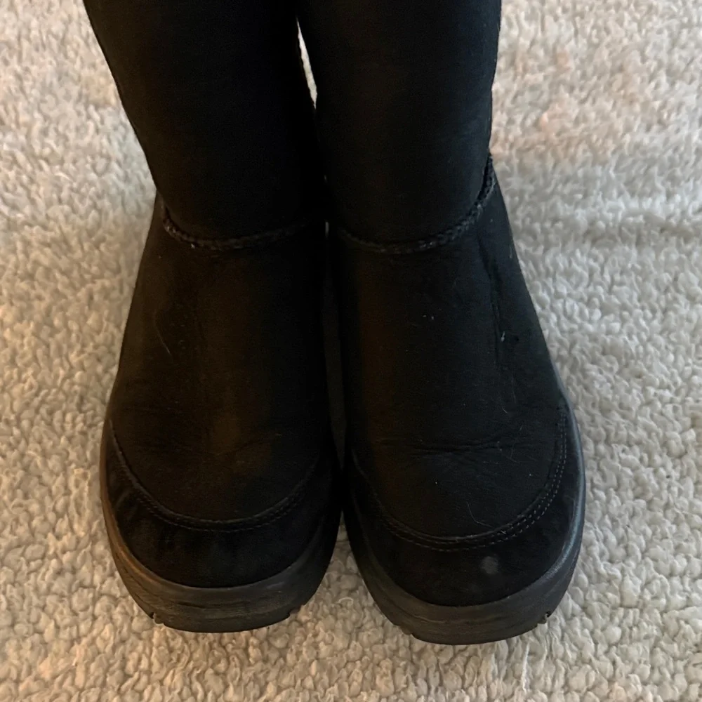 UGGS - Picture 5 of 10